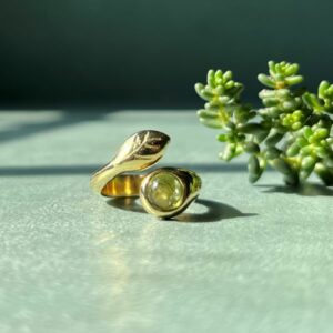 Anello bocciolo con peridoto